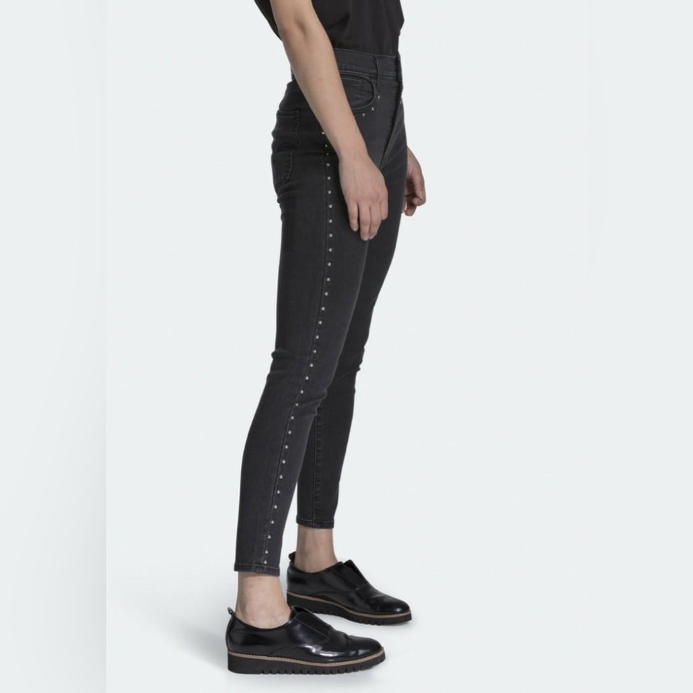 Leviโs 721 High Rise Skinny Jeans in Dark Gray